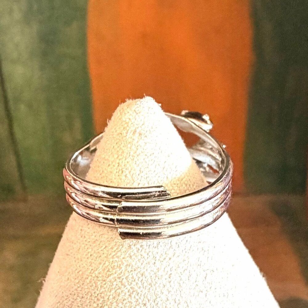 Sarah Coventry Vintage Green Glass Triple Row Adjustable Ring - Picture 5 of 11